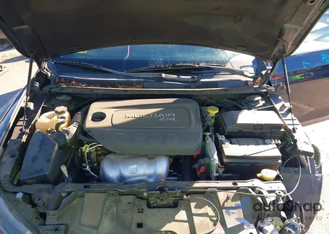 2017 Chrysler 200 Limited Platinum z USA, uszkodzony, nr VIN 1C3CCCAB3HN511758